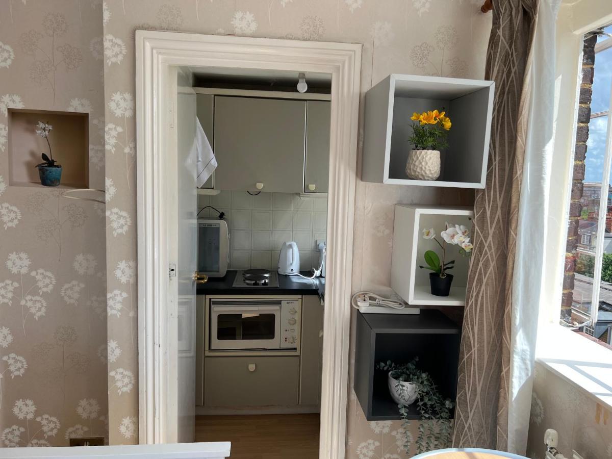 לונדון Super Located Studio In South Ken At Chelsea Cloister מראה חיצוני תמונה