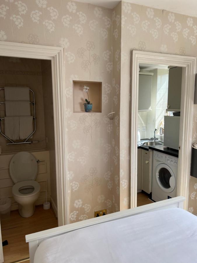 לונדון Super Located Studio In South Ken At Chelsea Cloister מראה חיצוני תמונה