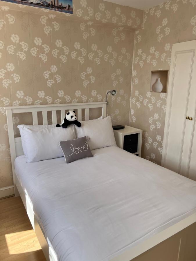 לונדון Super Located Studio In South Ken At Chelsea Cloister מראה חיצוני תמונה